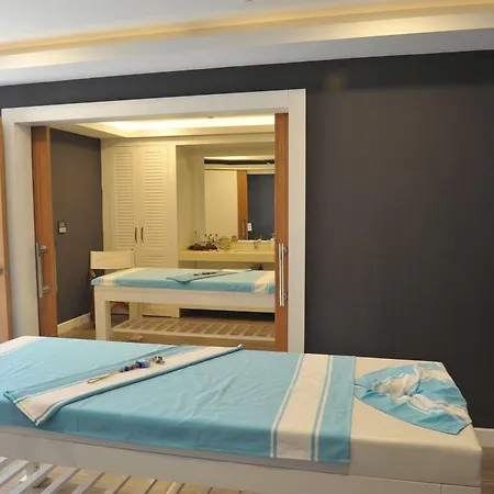 リゾート Bellazure 4*